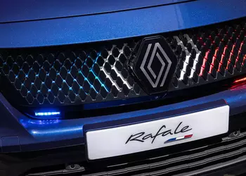 Renault построила президентский кроссовер с мрамором, броней и флагштоками