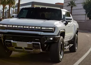 GM ограничивает производство GMC Hummer EV и Cadillac Escalade IQ