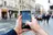 Apple научит iPhone распознавать грабителей: смартфон блокируется сам, если его выхватят из рук