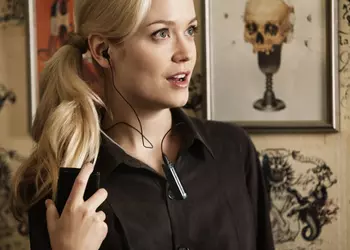 Sony Ericsson MW600: проводная беспроводная стереогарнитура с радио