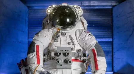Мода для Місяця: Axiom Space обіцяє допиляти скафандри AxEMU до 2027 року
