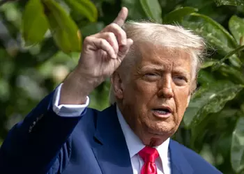 1:0 в пользу Китая? США исключили из взаимных тарифов смартфоны, чипы, карты памяти, компьютеры и другую электронику