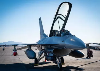 США новым методом интегрировали ракету Harpoon на истребитель F-16