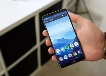 Three-chamber flagship Huawei P20 appeared on the advertising poster