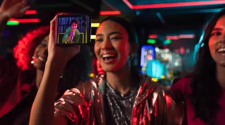 Motorola Razr 50 Ultra: a convertible with dual POLED displays at 165Hz, a 4,000mAh battery, up to 45W charging and a Snapdragon 8s Gen 3 chip priced from $999