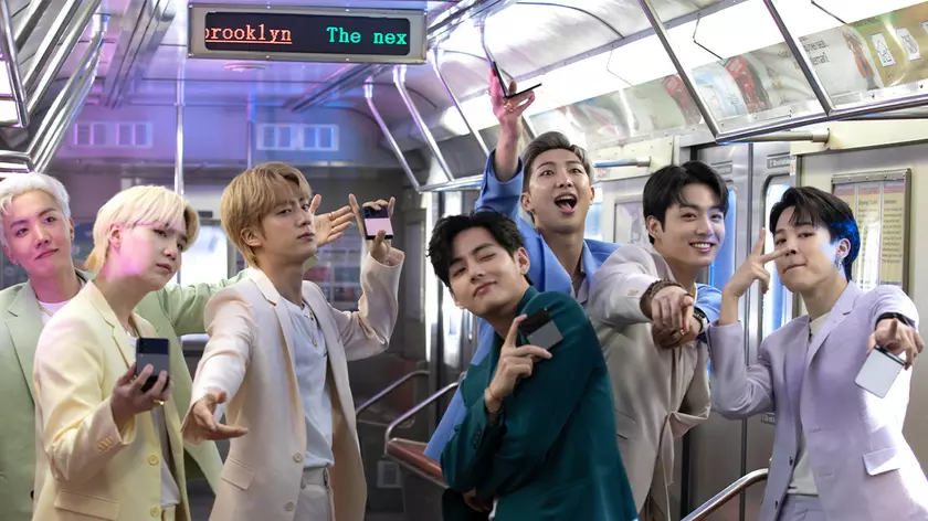 Корейский бойбенд BTS рекламирует Samsung Galaxy Z Flip 3, а SUGA сделал ремикс «Over the Horizon»