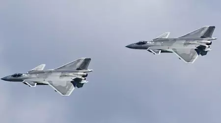 La Chine améliore son avion de combat de cinquième génération J-20 Mighty Dragon afin de surpasser le F-22 Raptor américain.