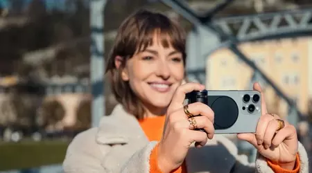Leica презентувала LUX Grip для iPhone з механічними кнопками для зйомки