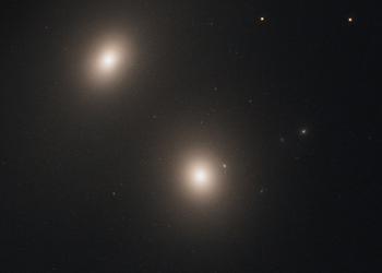 Hubble знайшов ще одну радіогалактику з активним ядром і надмасивною чорною дірою