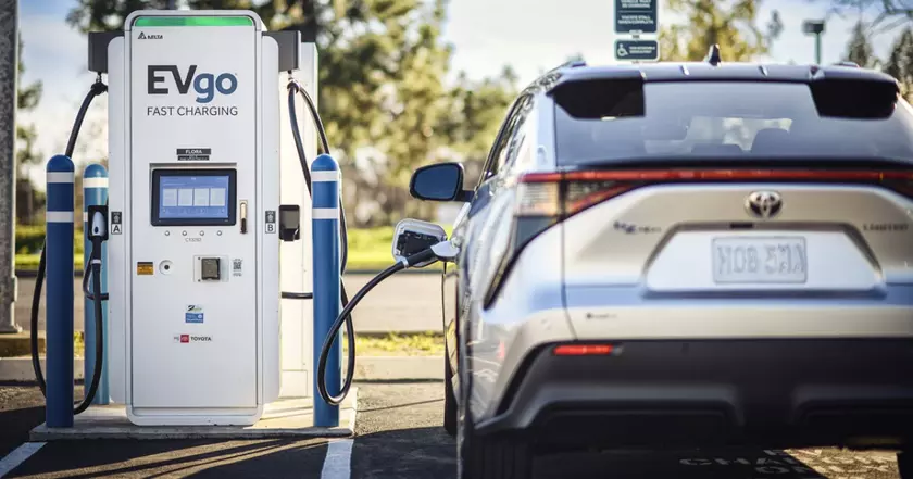 Toyota твердотільний акумулятор