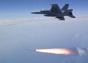 Истребитель F/A-18E/F Super Hornet успешно испытал модернизированную противорадиолокационную ракету AARGM-ER