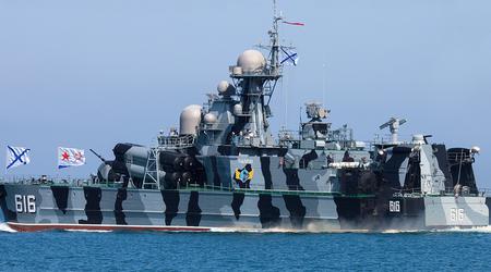 El avión no tripulado experimental ucraniano Sea Baby, cargado con 850 kg de TNT, impactó contra el buque ruso Samum, portador de misiles antibuque Moskit