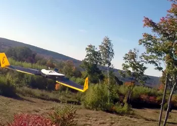 Автономный дрон избегает препятствий на скорости 48 км/ч