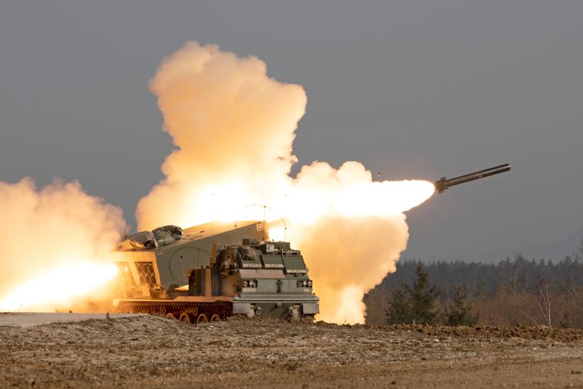 Les États-Unis constituent un stock et une production de missiles GMLRS d'une portée de 84 km pour les HIMARS M142 et les MLRS M270.