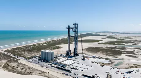 The 140-meter-high robot Mechazilla prepared for launch the most powerful SpaceX Starship rocket system in history