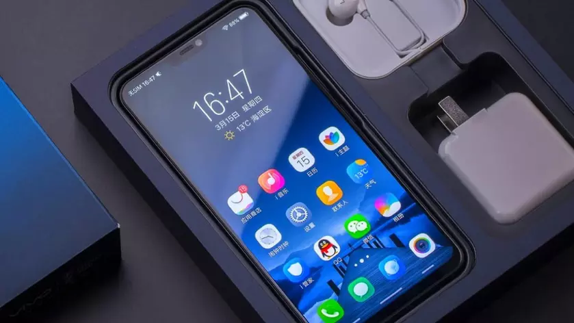 Xiaomi Pocophone F1 получит три модификации и четыре расцветки