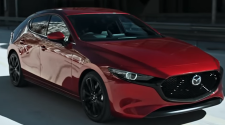 Водії Mazda 3, стережіться: через помилки в ПЗ машина сама гальмує без причини