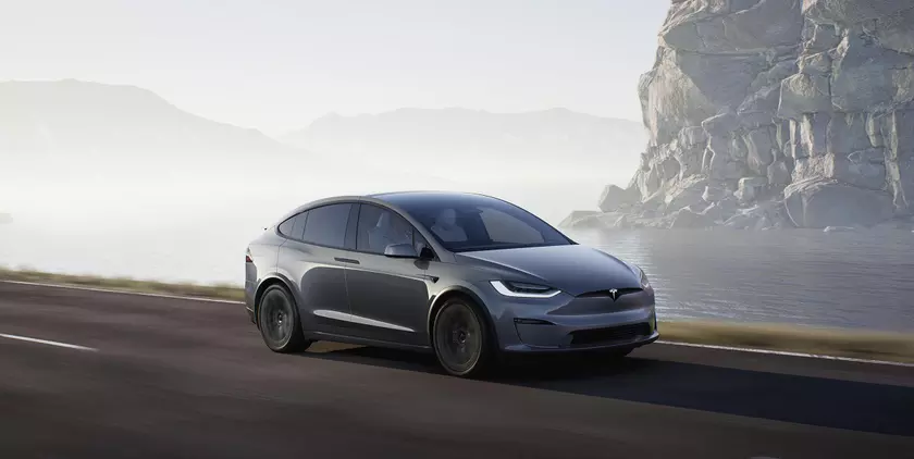 Tesla отзывает более 360 000 электромобилей из-за опасного поведения автопилота FSD на перекрёстках