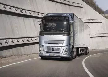 Volvo Trucks вперше впровадила систему стоп/старт ...