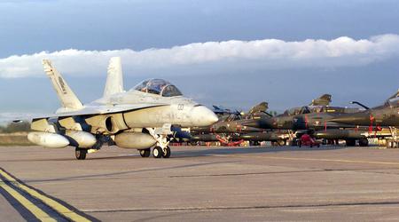 Un avion de chasse F/A-18D Hornet du US Marine Corps s'est écrasé près d'une base militaire en Californie.