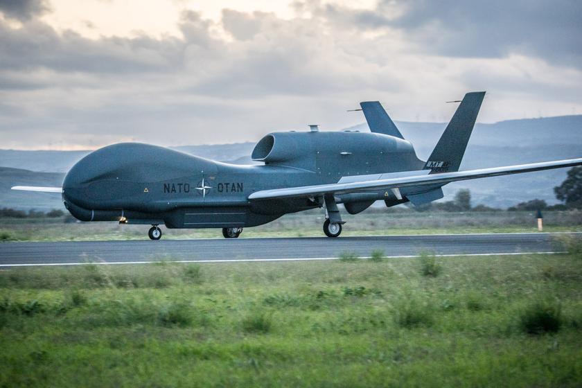 La NATO riceve un drone da ricognizione Northrop Grumman RQ-4D Phoenix migliorato