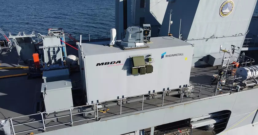 Немецкий фрегат FGS Sachsen F219 уничтожил беспилотник с помощью лазерного оружия (видео)