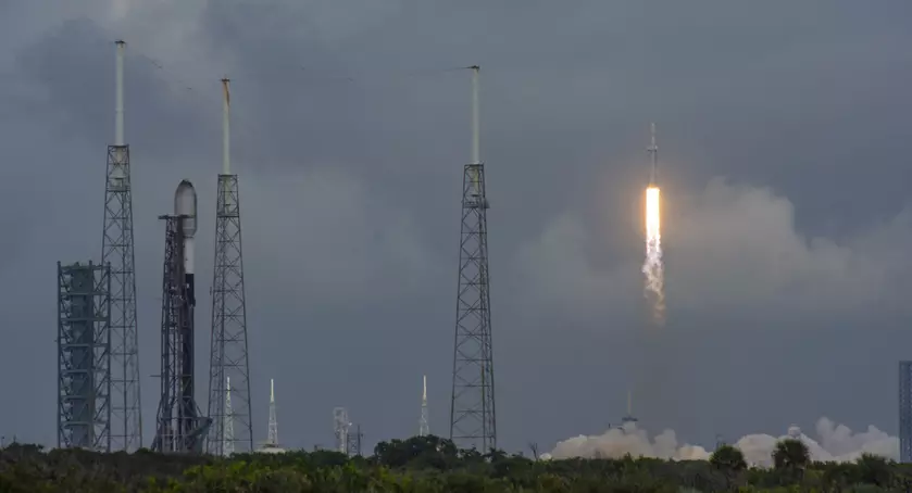 SpaceX в 2024 году планирует совершить 144 запуска ракет в космос – число стартов увеличится на 136% за два года