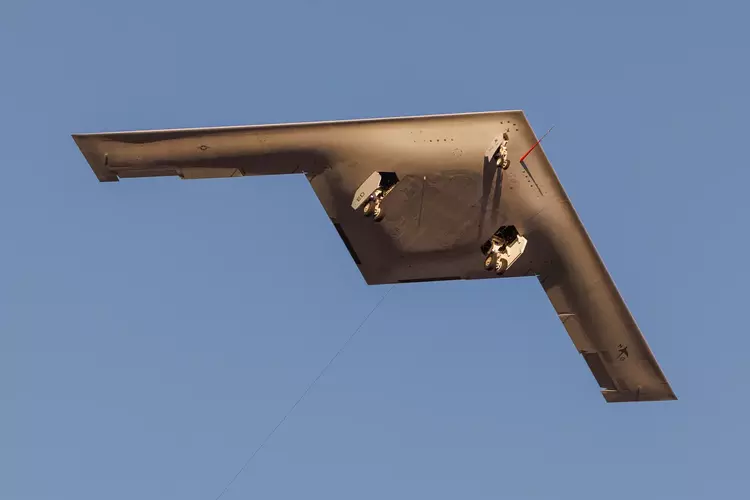 Le bombardier nucléaire B-21 Raider peut ...