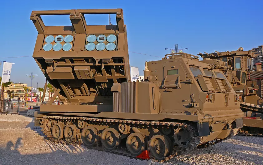 Украина получит от Италии шесть гаубиц Panzerhaubitze 2000, две ракетные системы M270 MLRS и бронетранспортёры M113