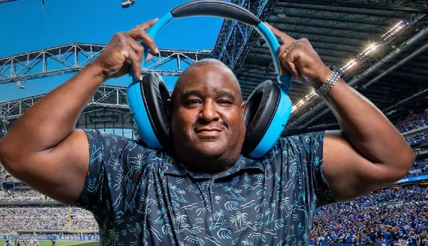 JLab представила Blue XL — необычную Bluetooth‑колонку, выполненную в форме гигантских наушников