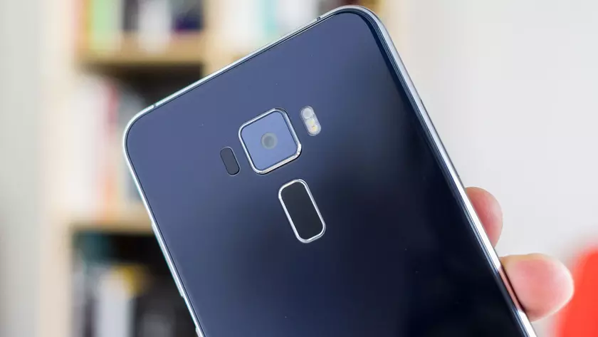 Новое «живое» фото Asus Zenfone 5 Lite