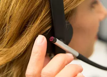 Корпоративный уровень: беспроводная гарнитура Logitech H820e с док-станцией