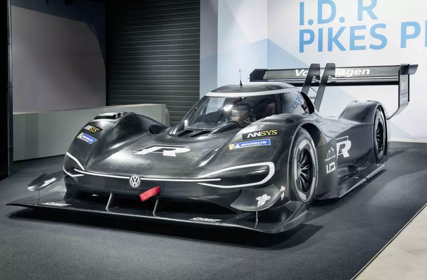 Гоночный электрокар Volkswagen  I.D. R Pikes Peak: мощность 680 л.с. и разгон до сотни за 2,25 сек