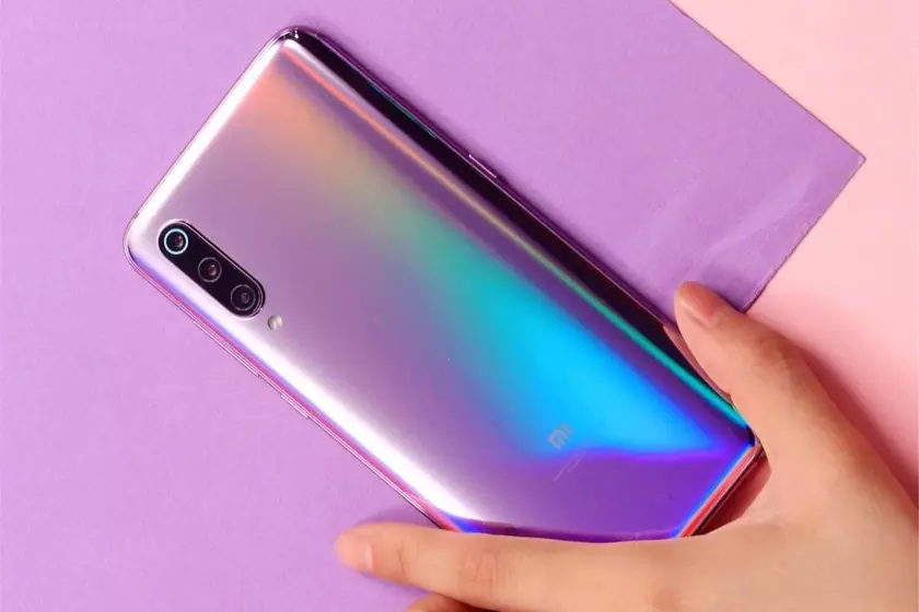 В Китае продают кастомные Xiaomi Mi 9 с аккумулятором на 6500 и даже 9900 мАч
