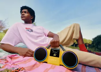 Желтый пластик и дух 80-х: Philips возрождает культовую серию Moving Sound