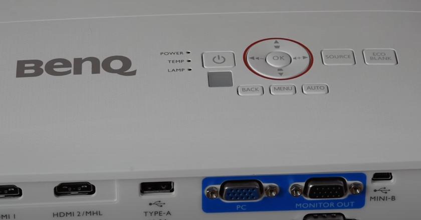 BenQ TH671ST Beamer für Vanlife