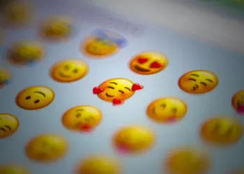 Bloomberg: iOS 18 позволит создавать собственные эмодзи с помощью искусственного интеллекта