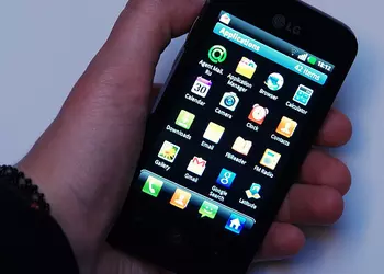 Замена-2. Краткий обзор LG Optimus E510 Hub