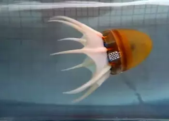 Интересные видео недели: управляемый жидкий металл, мультяшный Starcraft II и измельчение iPhone 6 Plus