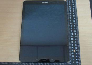 Фото Samsung Galaxy Tab S3 в стеклянном корпусе