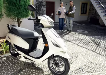 Suzuki представила электроскутер e-Address с запасом хода 87 км