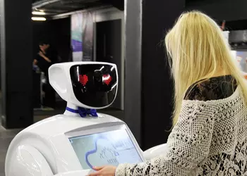 Российский робот-помощник Promobot покоряет Китай