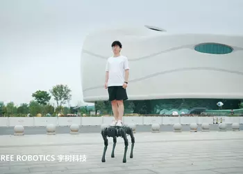 В Китае испытали робота-собаку Unitree B1, который умеет ходить под водой и переносить грузы весом более 100 кг (видео)