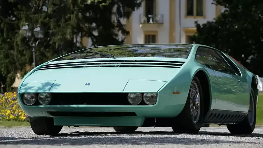 Концепт-кар Bizzarrini Manta на фоне природы