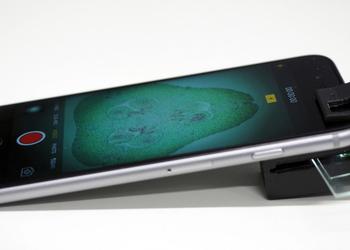 A clip printed on a 3D printer turns a smartphone into a microscope