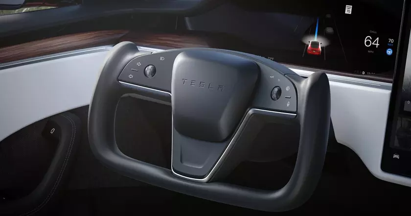 Зачем Tesla решилась на усеченный руль?