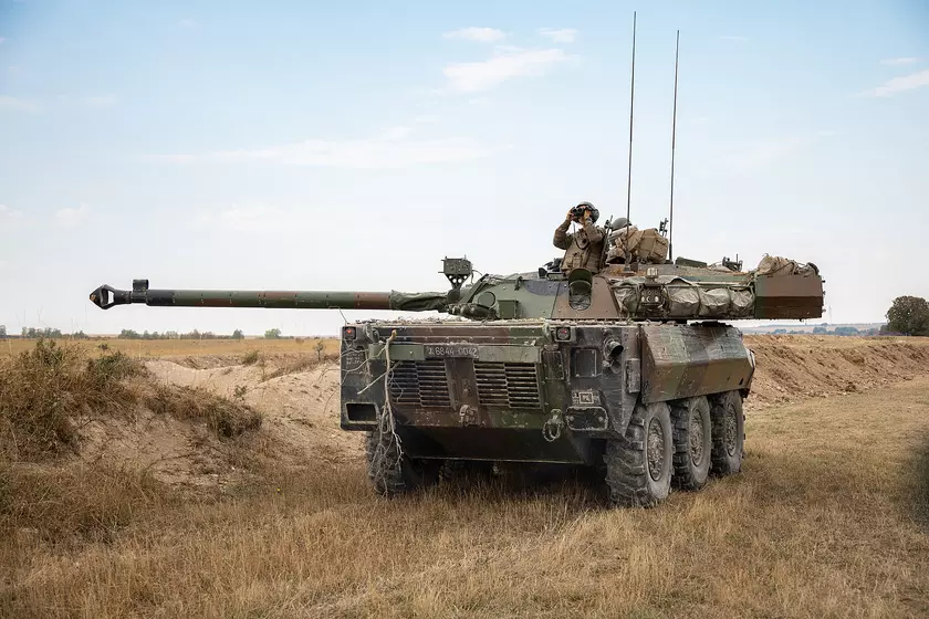 Украинские военные впервые показали французские колёсные танки AMX-10RC (видео)