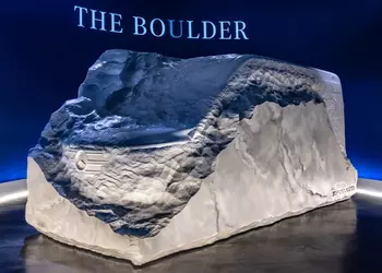 Mercedes-Benz вырезал в камне Sprinter следующего поколения