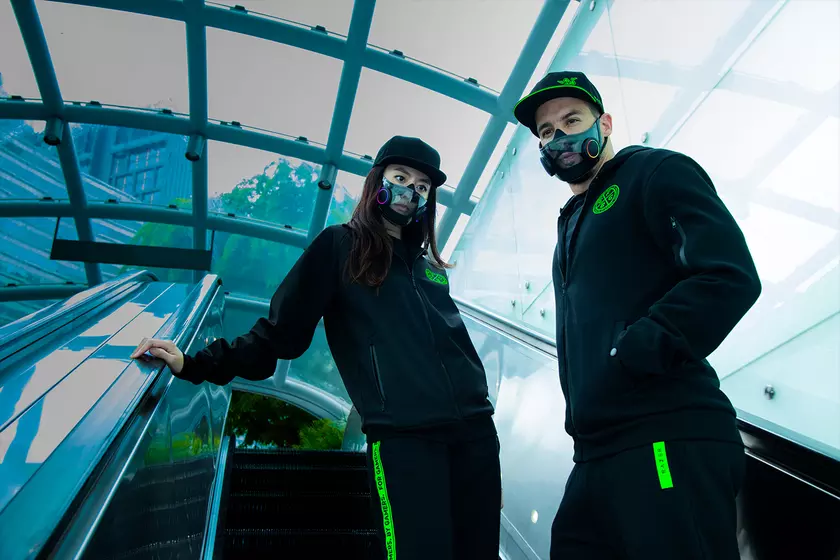 Razer запускает продажи защитной маски с RGB подсветкой и усилителем голоса