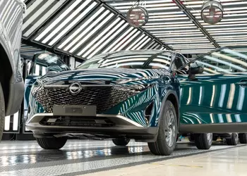 Производство автомобилей в Великобритании в 2025 году упало до минимума за 73 года